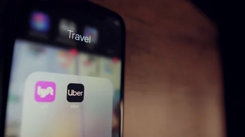 Alexandria, VA - August 2020: Using Uber app to call for a car Vidéo 136991632