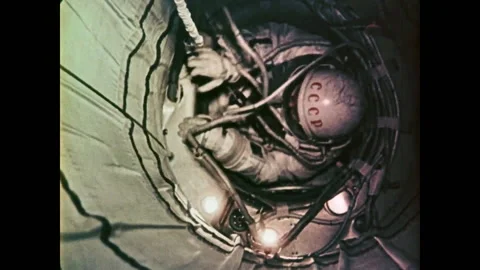 Alexei Leonov. Preparing for a spacewalk Vídeos de archivo 162482151