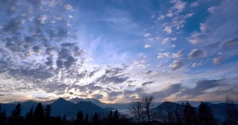 Algae clouds at dusk over the hilly autumn landscape. Video stock 167379081