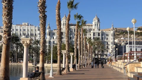 Alicante Edificio Carbonell building Santa Barbara castle Explanada de Espana Vidéo 102047431