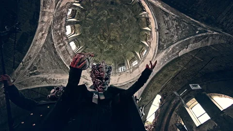 Alien creatures in an abandoned temple. Stock Footage 168489856