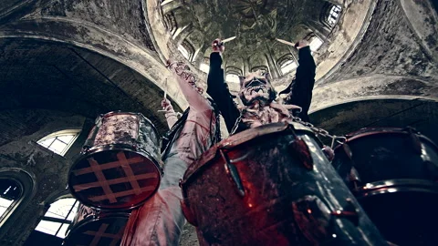 Alien creatures musicians in an abandoned temple. Stock Footage 168490058