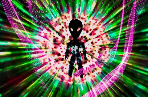 Alien figure surrounded by light trails and energy patterns Foto stock