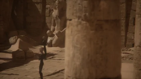 The alien pharaonic queen walks through loyal ranks in the ancient temple Stock Footage 292638065