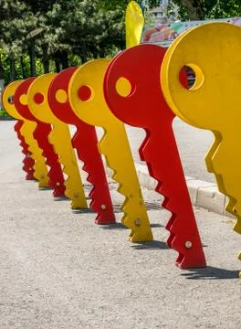 Aligned linear array of variously colored keys in a children's park. Stock-Fotos