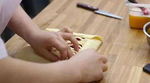 Alignment of the walls from the dough strawberry pie 스톡 동영상 64652378