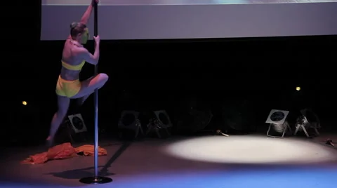Alisa Baldina Pole Dance Vídeo Stock 68940648