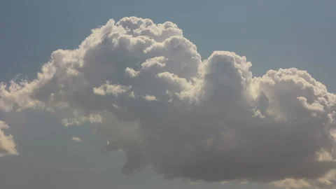 Alive Clouds fullHD ProRes 422 HQ Video stock 130939160