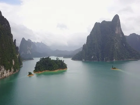 All-around looking Cheow Lan Lake from above 스톡 동영상 78229073