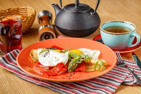 All day breakfast with Benedict egg and salmon Stock-Fotos