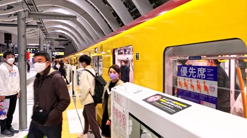 All passenger alight from Metro Train on Ginza Line at Shibuya station Stock Footage 189490388
