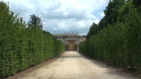Allee de Bacchus et de Saturne - versailes garden Vídeos de archivo 40335559