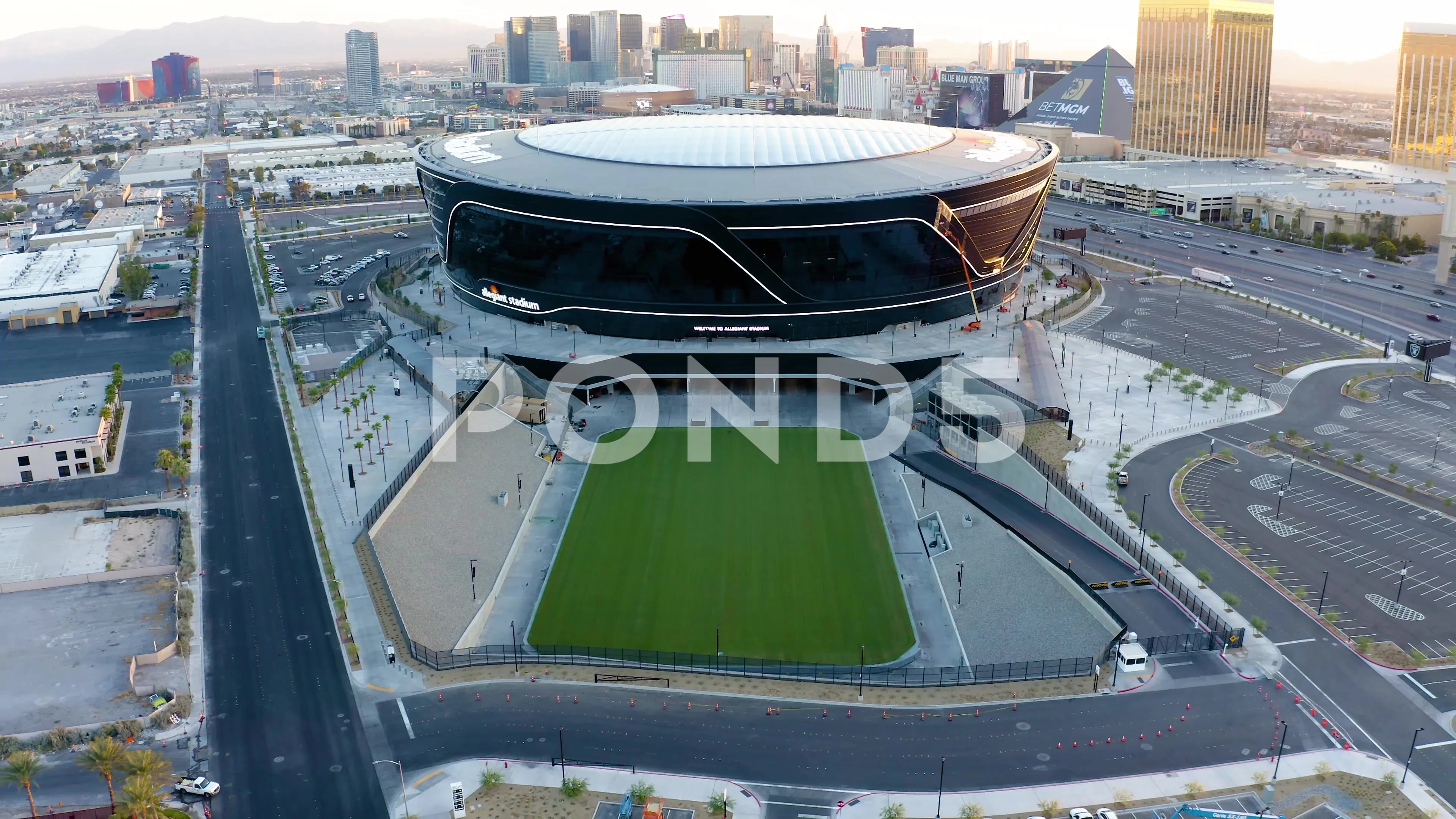 Raiders Allegiant Stadium - Must-see 4K time-lapse movie 