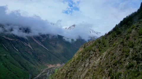 Allencompassing Mist Cloaks Towering Mountain Ranges With Rivers Rushing Video stock 339175461