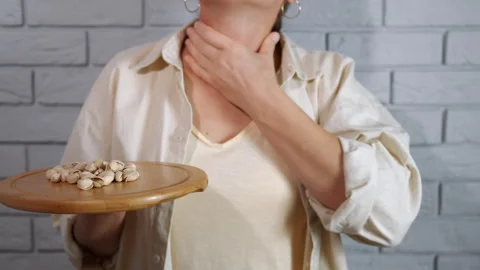 Allergy to pistachios 库存影片 332786026