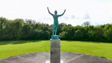 Allerton Park Sun Singer Statue Front Slow Rise, UIUC Bronze Apollo Stock Footage 274426786