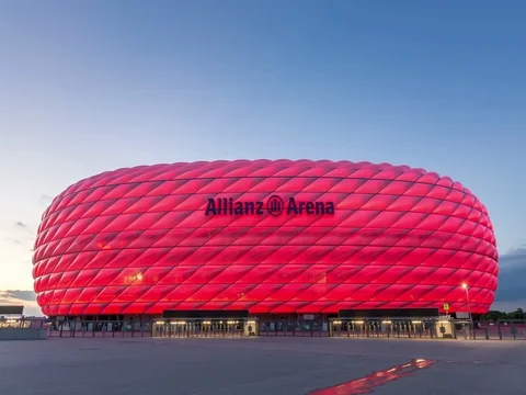 Video: The Allianz Arena, a modern football stadium in Munich ...