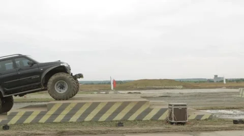 Allroad car 動画素材 41313376