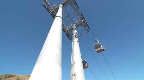 Almaty cable car passes overhead 库存影片 46051239