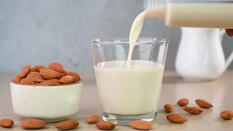Almond Milk Stockbeeldmateriaal 296045960