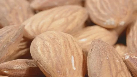 Almonds close up. Dried almond kernels. Stockbeeldmateriaal 142938543