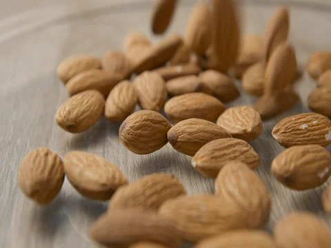 Almonds falling slowmotion studio, orginal file: 4K DCI, PRO RES 444, 12 bits Stockbeeldmateriaal 81670697