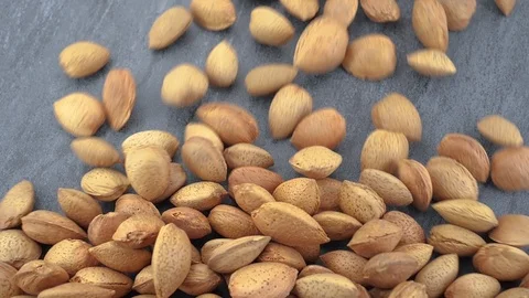 Almonds on gray stone background, slow motion Vídeos de archivo 87710576