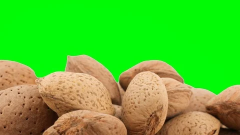 Almonds isolated on green screen rotating Vídeos de archivo 87705900