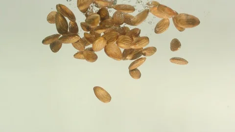 Almonds in Water_Slow Motion 库存影片 92507663
