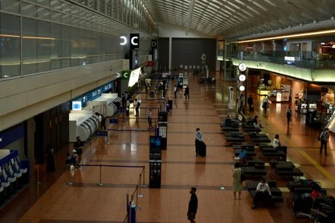 The almost empty waiting area at the Haneda Tokyo airport in 2020 Stock-Fotos