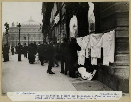 Almost in front of the opera on the storefront of a Grand Lusce house a ca... Stock-Fotos