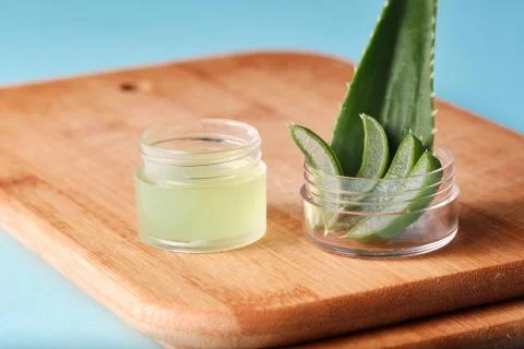 Aloe vera balm making process illustration, healthcare and cosmetics Foto stock