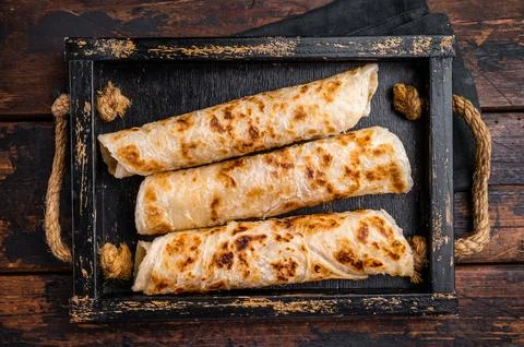 Aloo Paratha rolls, Indian Flatbread. wooden background. top view 스톡 사진
