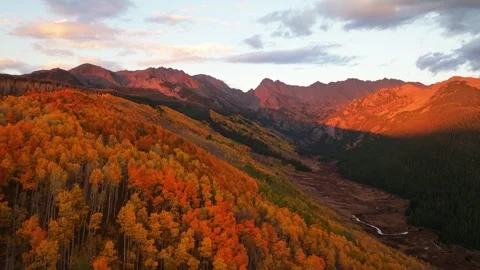 Alpine Glow Pink Sunset Over Glowing Golden Aspens | Gore Range Colorado Drone Vídeos de archivo 331387210
