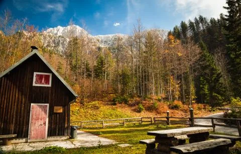Alpine hut with a bench Foto stock