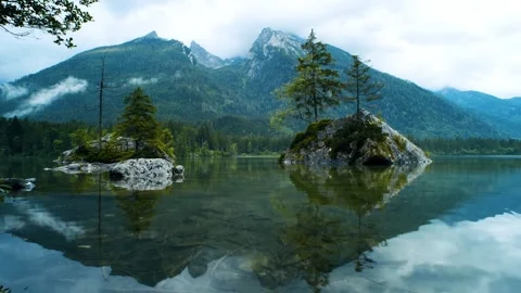 Alpine Lake with Island Reflections. Stock-Footage 305862812