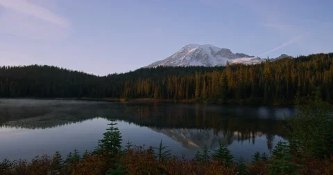 Alpine lake with mountain in background (slow pan) Video stock 162650326