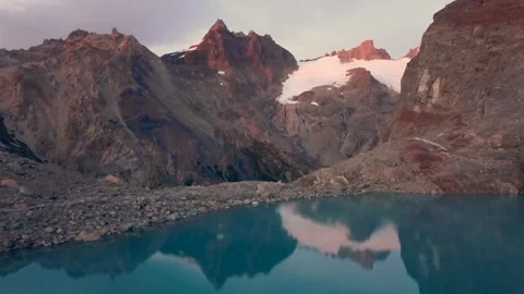 Alpine Lake Reflection and Mountain Peaks 스톡 동영상 347701972