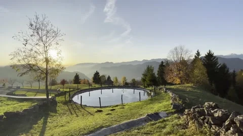 Alpine panorama in a sunny day Vídeo Stock 165168577