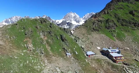 Alpine refuge in high mountain Video stock 67611860