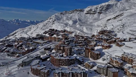 "Alpine Resort Hyperlapse Val Thorens Winter 4K" 動画素材 335637051