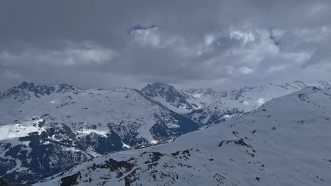 Alpine Ridge Hyperlapse Winter Storm 4K 動画素材 335660978