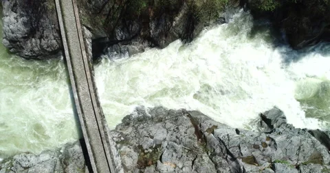 Alpine river in spring Video stock 107315647