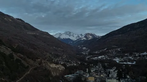 Alpine Town Dusk Hyperlapse Winter 4K Видео 335660098