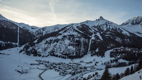 Alpine valley day to night time lapse Stockbeeldmateriaal 103748603