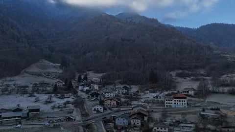 Alpine Village Winter Dawn Hyperlapse 4K 動画素材 335660093