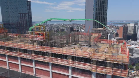 Alt flying counter clock around crane on skyscraper in construction in Brooklyn Stock Footage 247084617