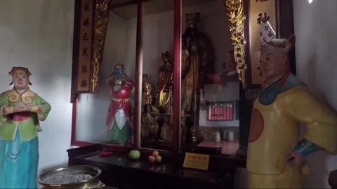Altar With Statues Inside Kek Lok Si Buddhist Temple, Penang, Malaysia Vídeos de archivo 296703395