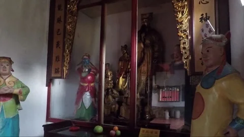 Altar With Statues Inside Kek Lok Si Buddhist Temple, Penang, Malaysia Vídeos de archivo 296703606