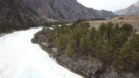 Altay mountains and river Vidéo 109480820